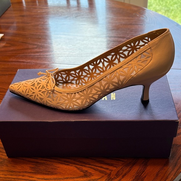 Vintage Stuart Weitzman Women's Beige Floral Heels - Picture 2 of 6